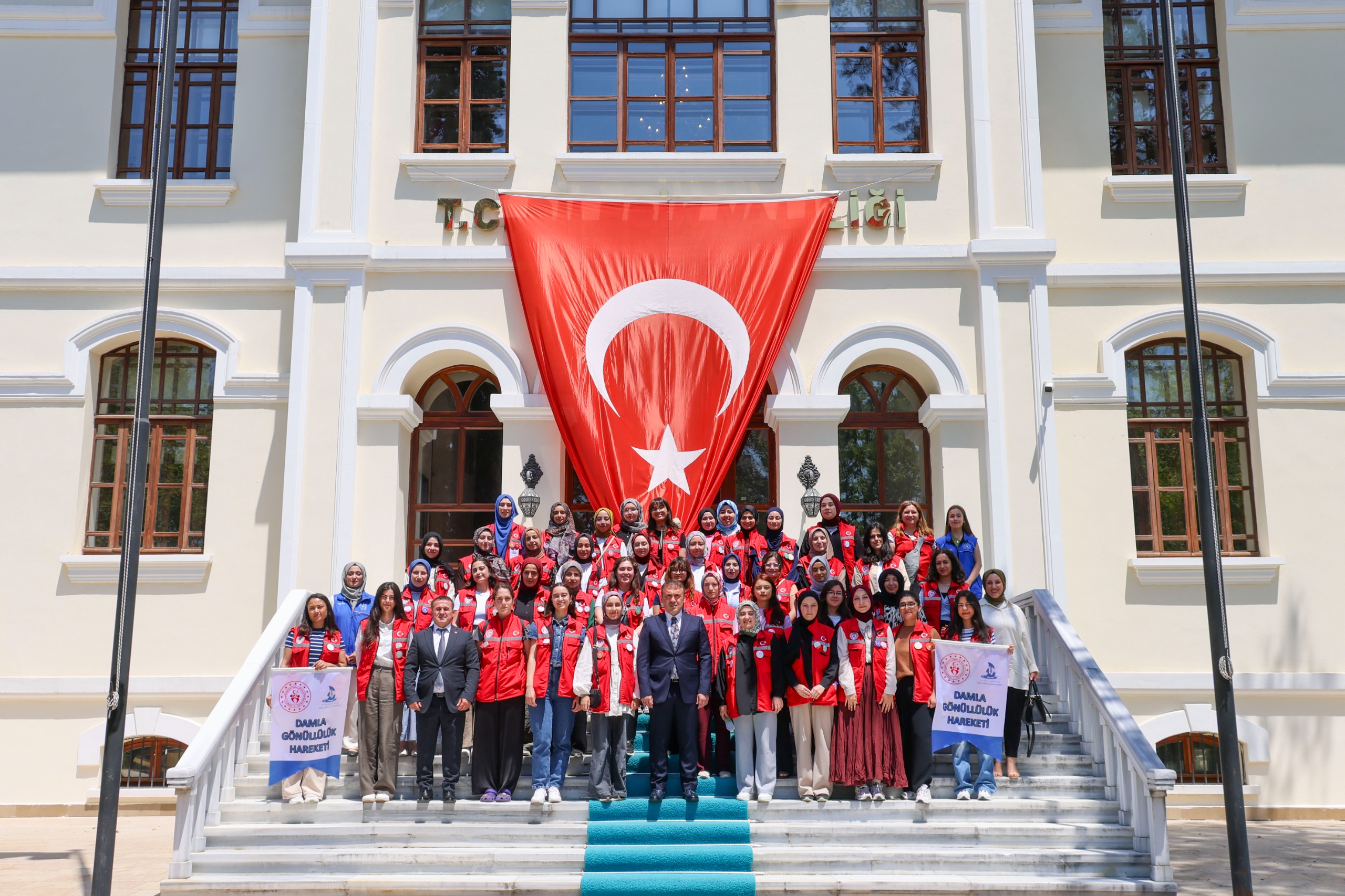 gonullu-gencler-bilecikte-gonul-kopruleri-kuruyor1.jpg