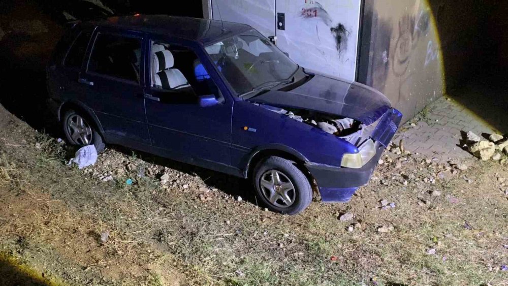 Otomobil Şarampole Uçup Trafoya Çarptı: Kazayı Burnu Bile Kanamadan Atlattı