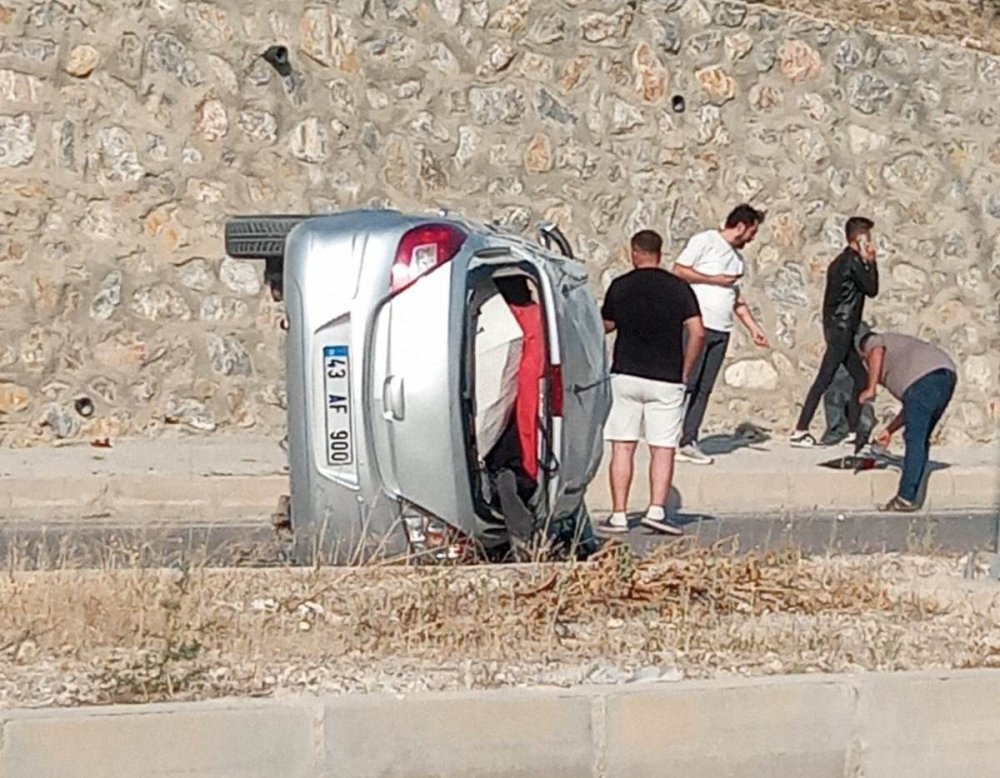 Takla Atan Aracın Sürücüsü Yaralandı
