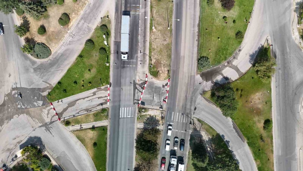 Tepebaşı Kavşağı Kapatıldı, Kent İçi Toplu Taşıma Güzergâhları Değişti