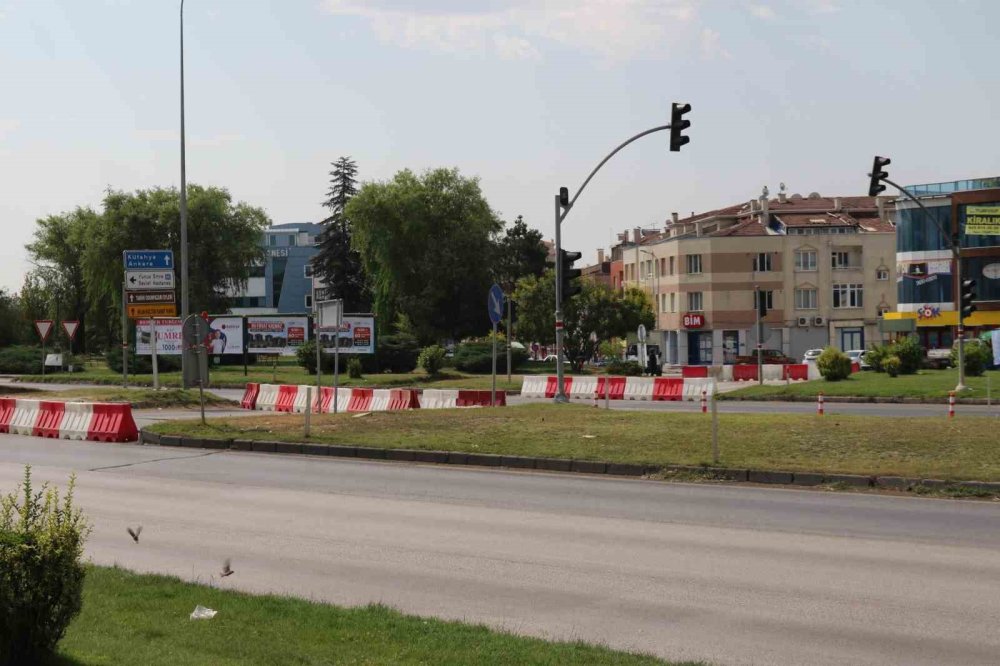 Tepebaşı Kavşağı Kapatıldı, Kent İçi Toplu Taşıma Güzergâhları Değişti