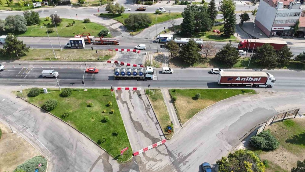 Tepebaşı Kavşağı Kapatıldı, Kent İçi Toplu Taşıma Güzergâhları Değişti