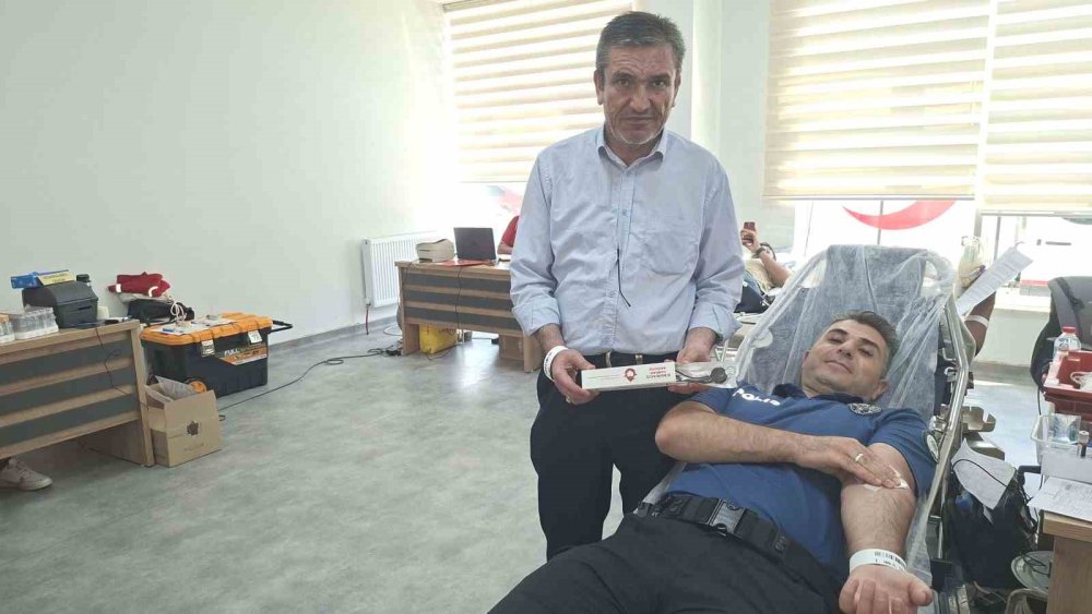 Türk Kızılay’dan Kan Bağışında Bulunanlara Şarj Cihazı Hediye