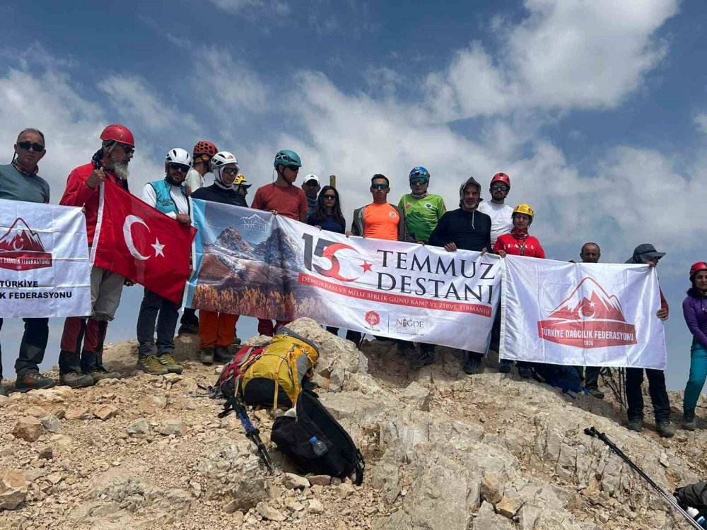Afad Personeli, ’15 Temmuz Şehitleri Anma Tırmanışı’na Katıldı
