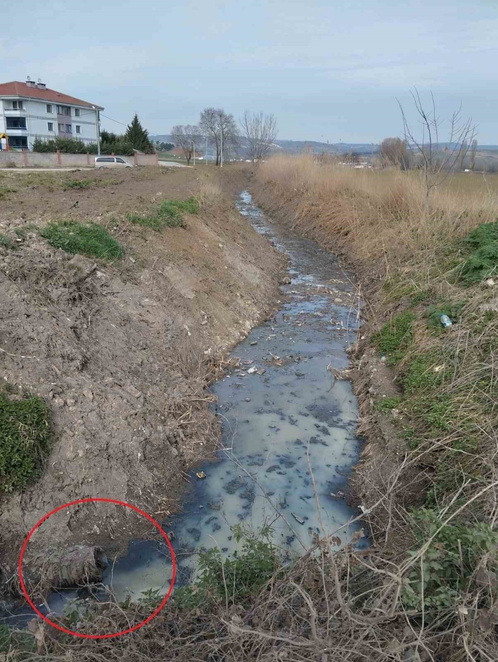 Dereye Akan Lağım Suyu, Mahalleliyi Nefes Alamaz Hale Getirdi