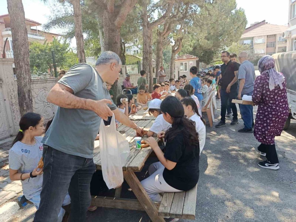 Kur’an Kursu Öğrencileri Yapılan İkramlarla Ödüllendiriliyor