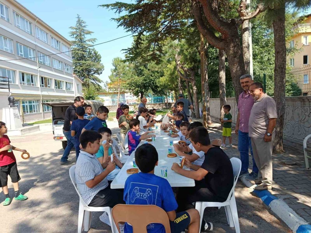 Kur’an Kursu Öğrencileri Yapılan İkramlarla Ödüllendiriliyor