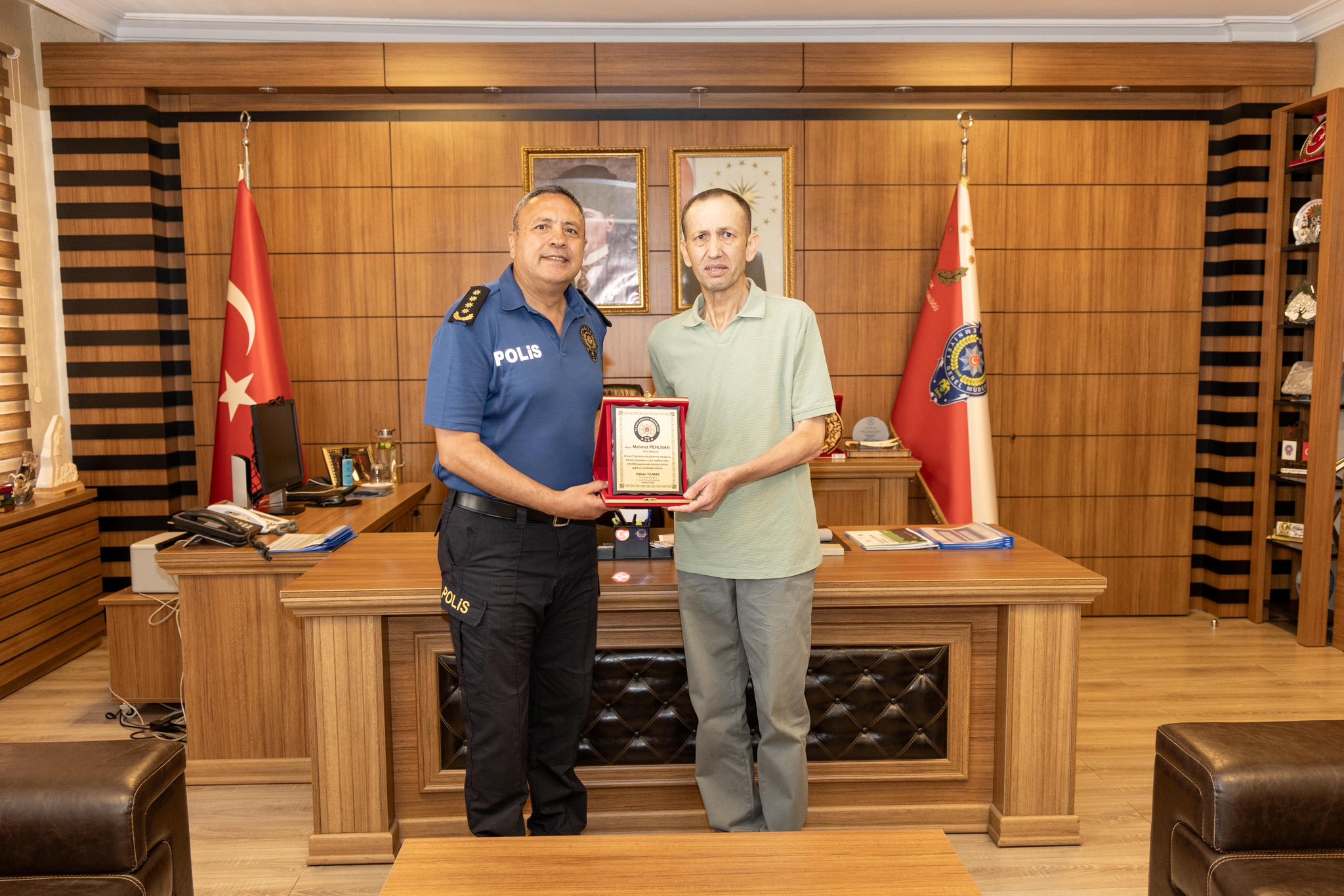 bilecikten-ayrilan-personellere-plaket-takdim-edildi1.jpg