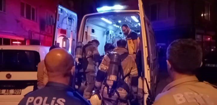 Gece Yarısı Mahalleyi Ayağa Kaldıran Yangın