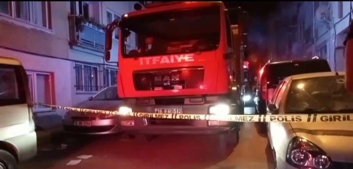 Gece Yarısı Mahalleyi Ayağa Kaldıran Yangın