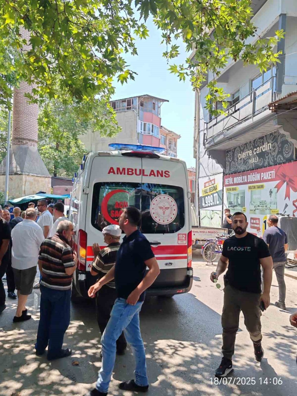 Cuma Namazı Çıkışı Silahlı Saldırı: 4 Kişi Yaralandı
