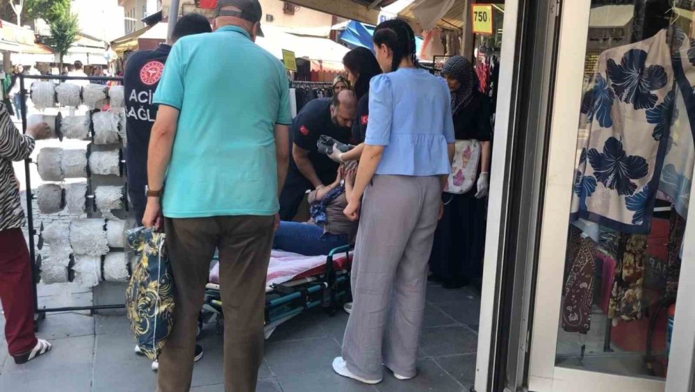 Giyim Mağazası Önünde Aniden Bayıldı