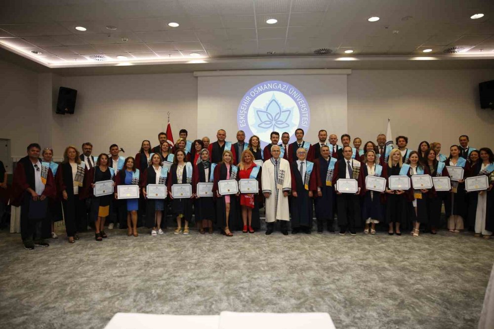 Profesör Unvanı Alan Esogü Öğretim Üyeleri Cübbelerini Giydi