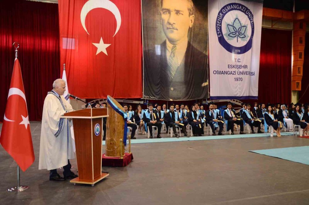 Diş Hekimliği Fakültesi 2025 Mezunlarını Verdi