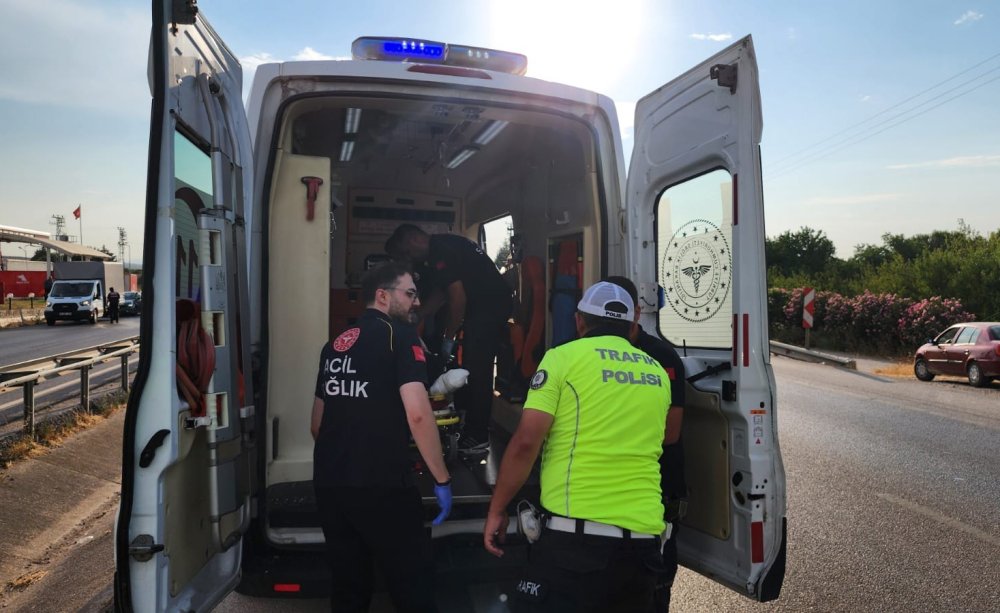 Kontrolden Çıkan Kamyon Devrildi