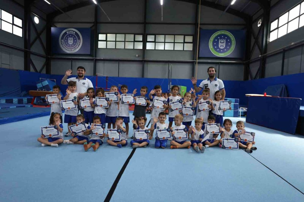 Yaz Spor Okulları’nda Çocuklar Sertifikalarına Kavuştu