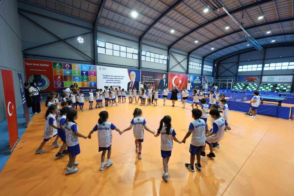 Yaz Spor Okulları’nda Çocuklar Sertifikalarına Kavuştu