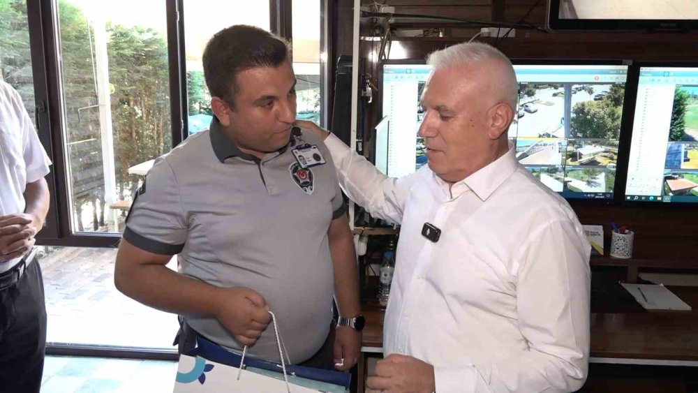1,5 Yaşındaki Çocuğu Ölümden Kurtaran Güvenlikçiye Ödül