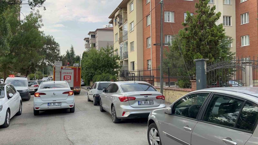 Binayı Ateşe Vermeye Kalkışan Alkollü Şahıs İkna Edilerek Hastaneye Kaldırıldı
