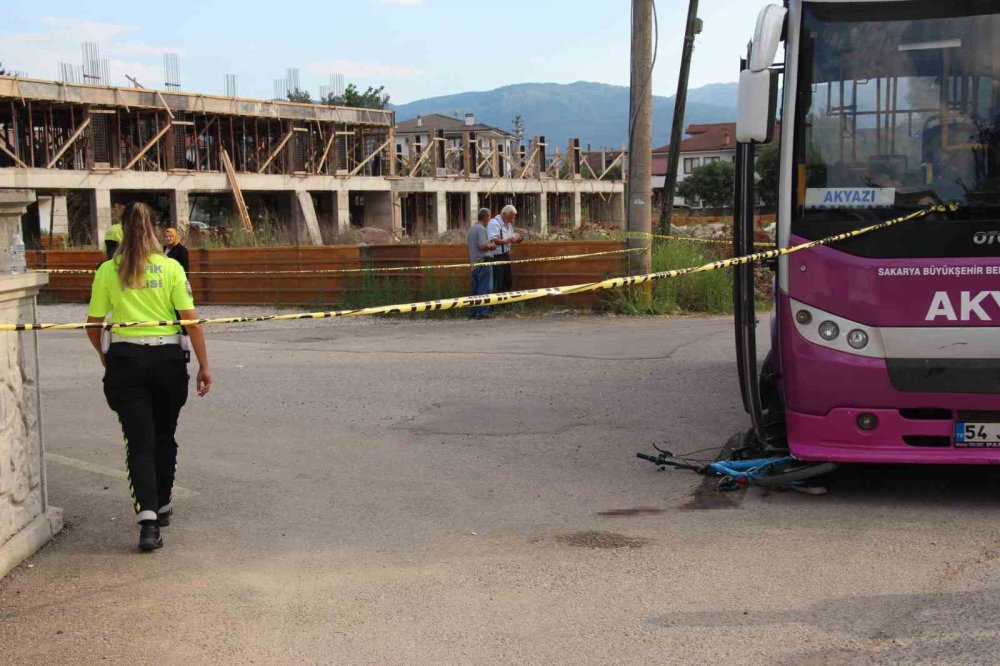 Bisikletiyle Sokağa Fırlayan Çocuğa Otobüs Çarptı