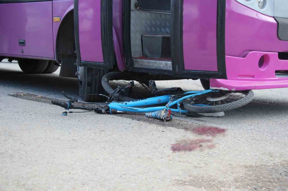 Bisikletiyle Sokağa Fırlayan Çocuğa Otobüs Çarptı