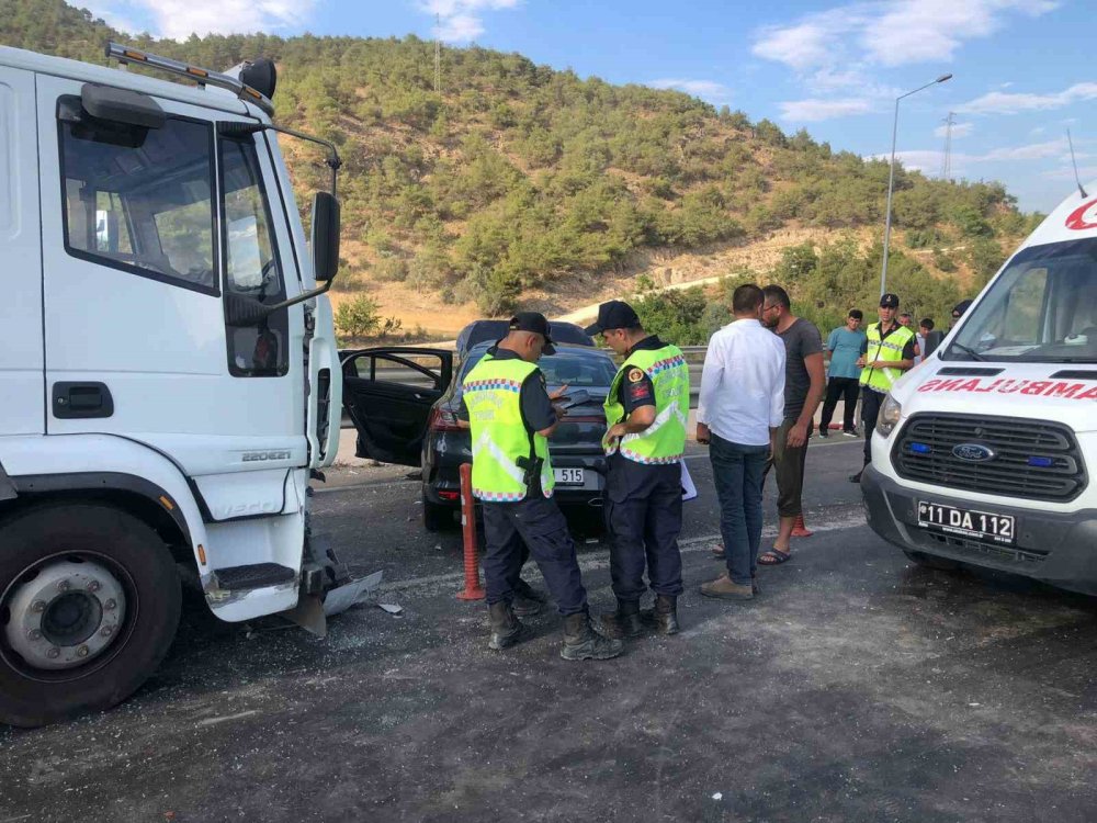 Geyve Belediye Başkanı Yıldız, Bilecik'te Kaza Geçirdi