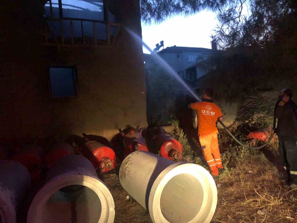 Metruk Evde Çıkan Yangın Korkuttu