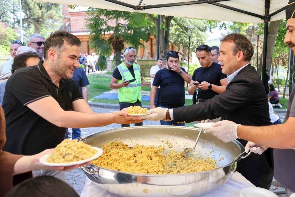 Vali Sözer’den Geleneksel Şifalı Pilav İkramı