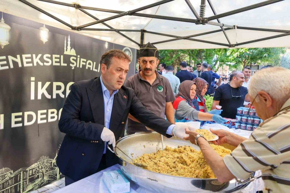 Vali Sözer’den Geleneksel Şifalı Pilav İkramı