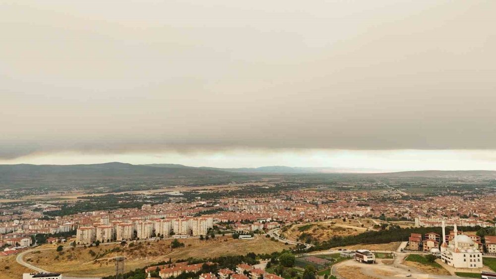 Bilecik’teki Yangında Eskişehir Semaları Dumanla Kaplandı