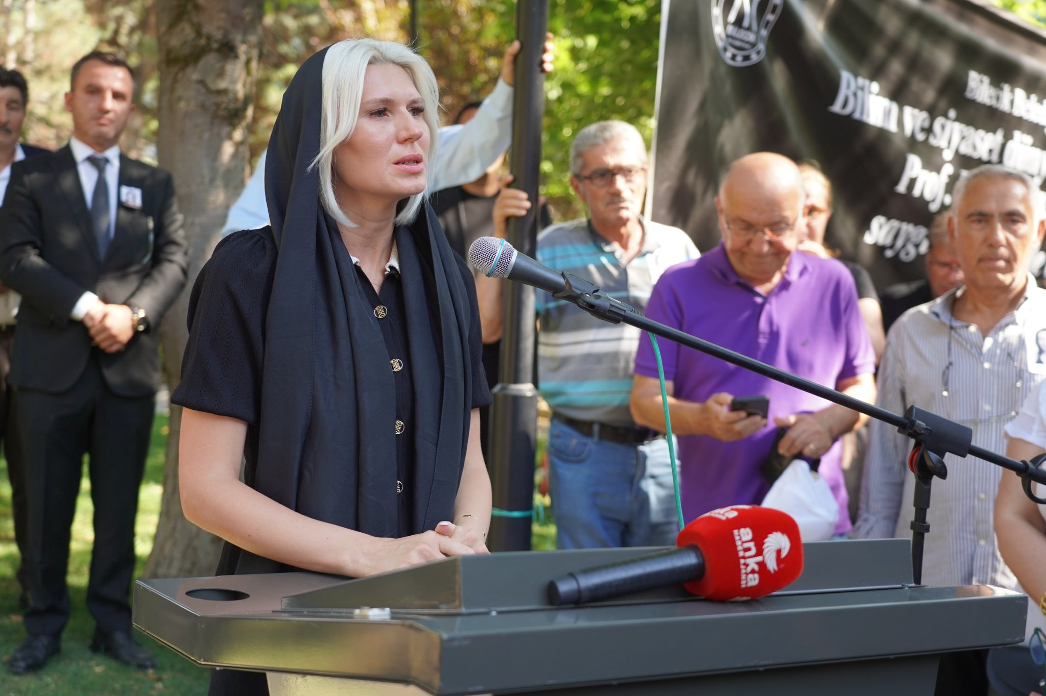 eski-chp-milletvekili-lale-karabiyik-bilecikte-son-yolculuguna-ugurlandi-4.jpg