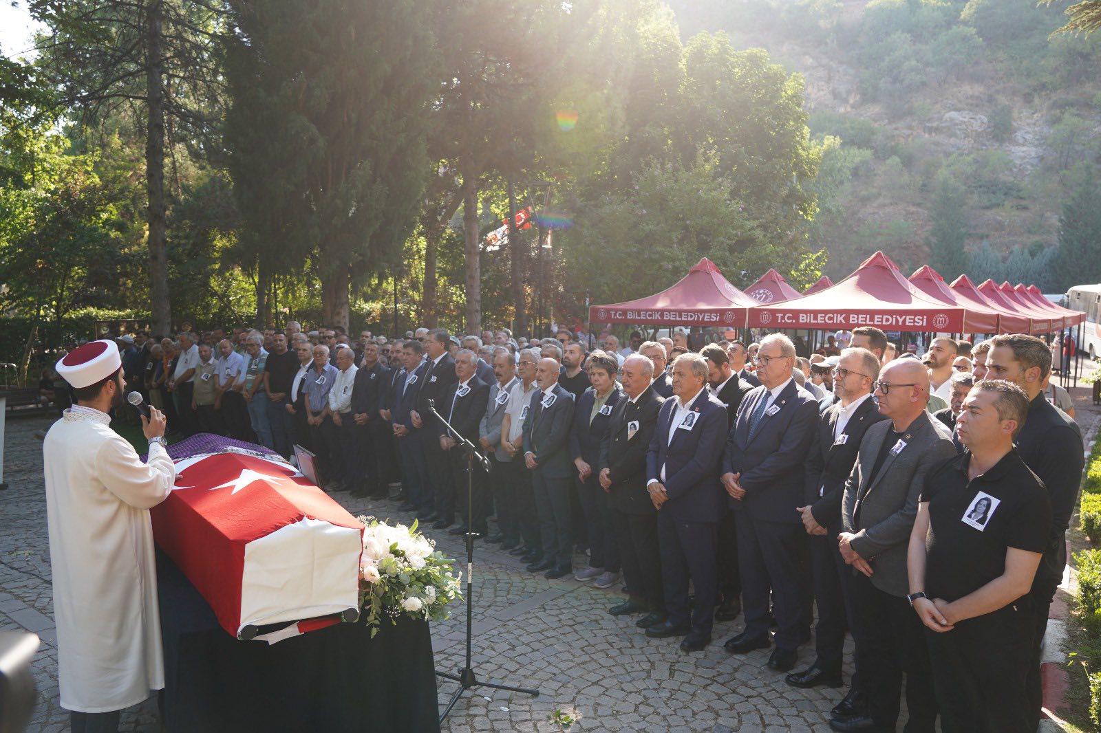 eski-chp-milletvekili-lale-karabiyik-bilecikte-son-yolculuguna-ugurlandi-7.jpg