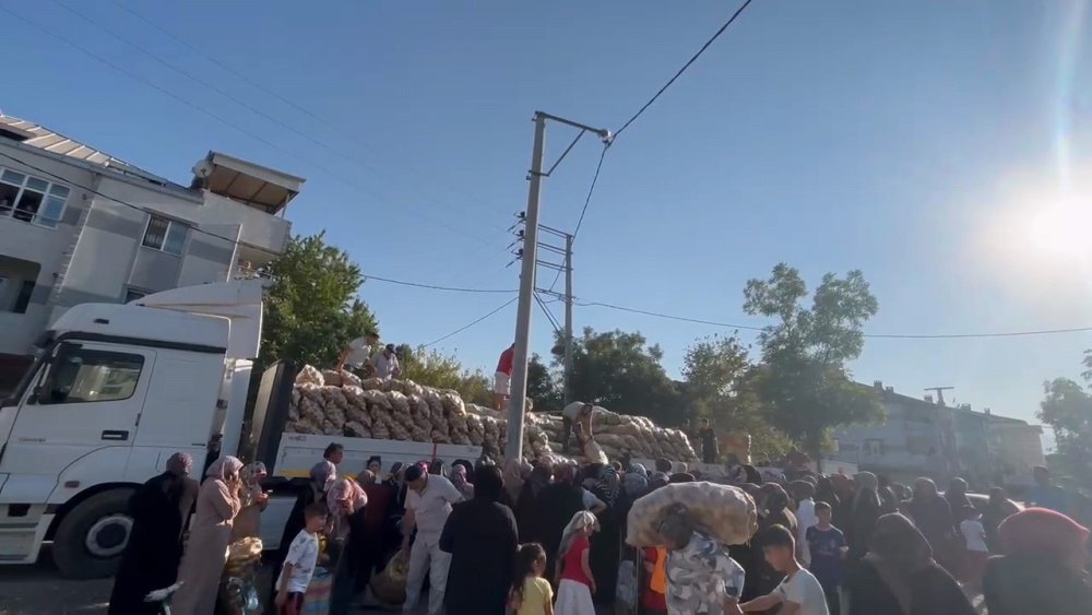 Bir Hayırsever 30 Ton Patatesi Ücretsiz Dağıttı
