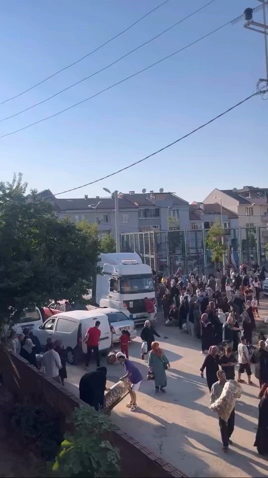Bir Hayırsever 30 Ton Patatesi Ücretsiz Dağıttı