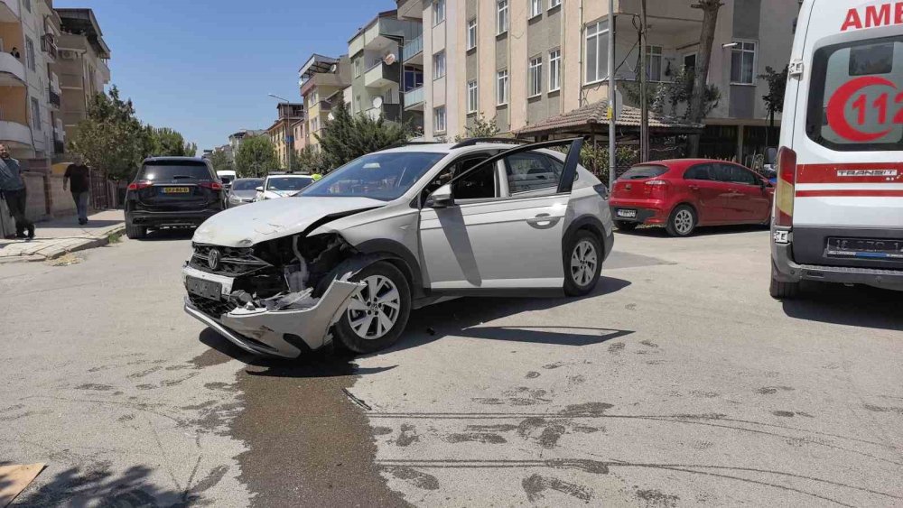 Zincirleme Kazada 1’i Komiser 5 Yaralı