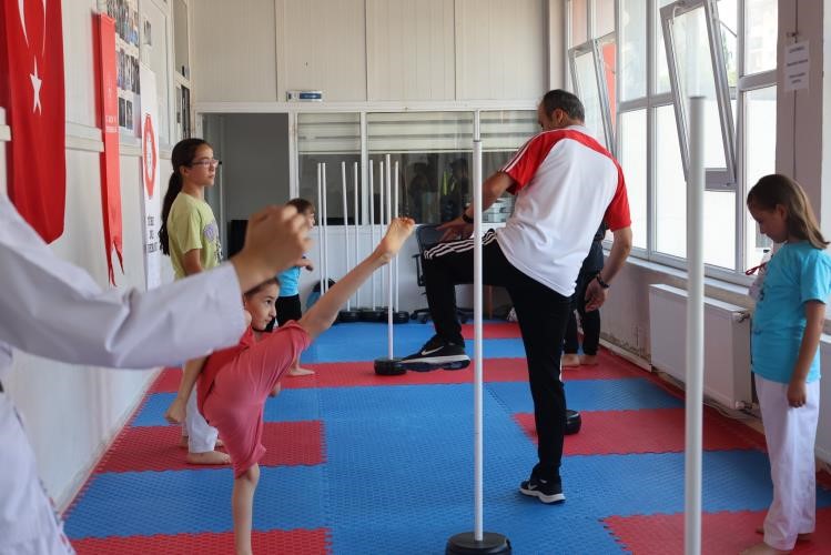 bilecikte-yaz-spor-okullarinda-karate-heyecani-suruyor.jpg