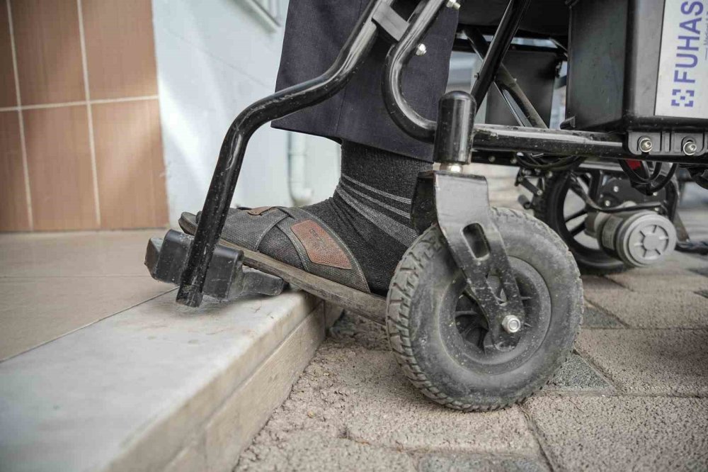 Engellere Takılmadan İbadet Etmek İstiyor