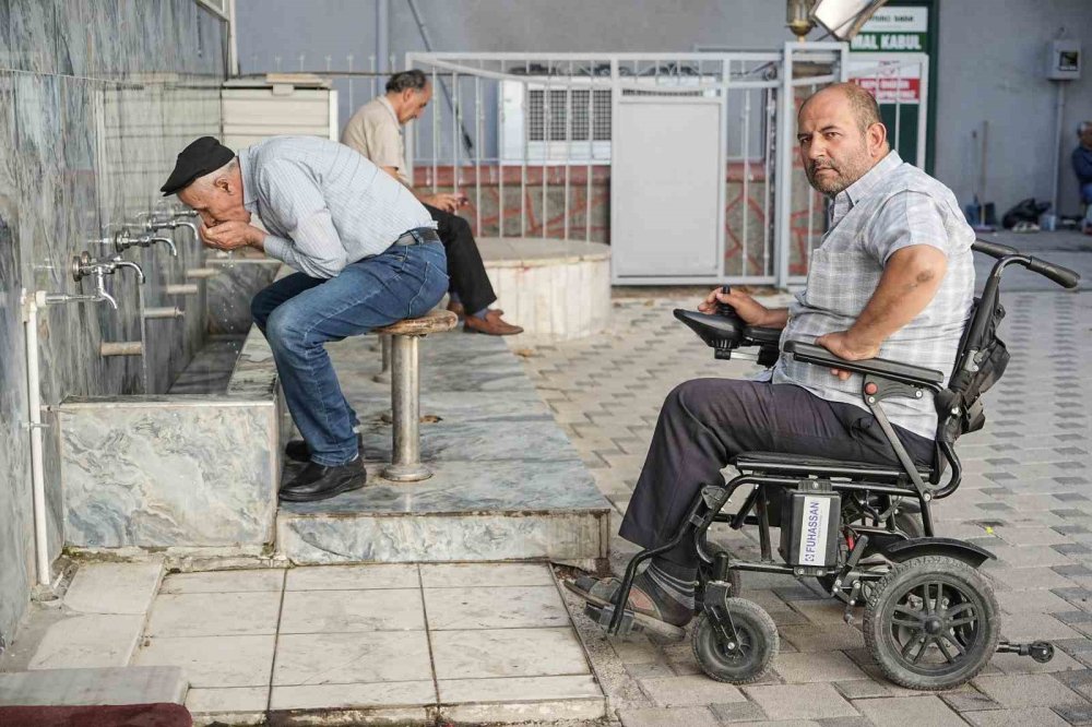 Engellere Takılmadan İbadet Etmek İstiyor