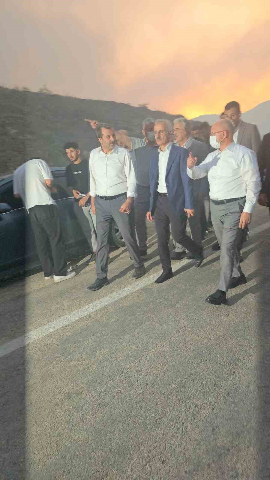 Bakan Uraloğlu Yangın Bölgesinde