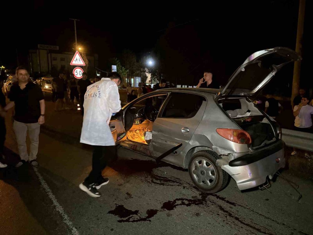 Kontrolünü Kaybettiği Otomobilde Can Verdi