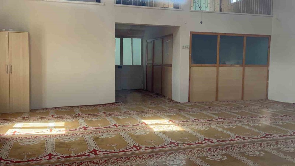 Köy Kül Oldu, Caminin İçine Hiçbir Şey Olmadı!