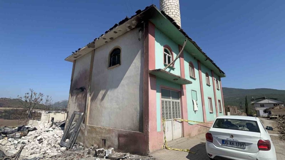 Köy Kül Oldu, Caminin İçine Hiçbir Şey Olmadı!