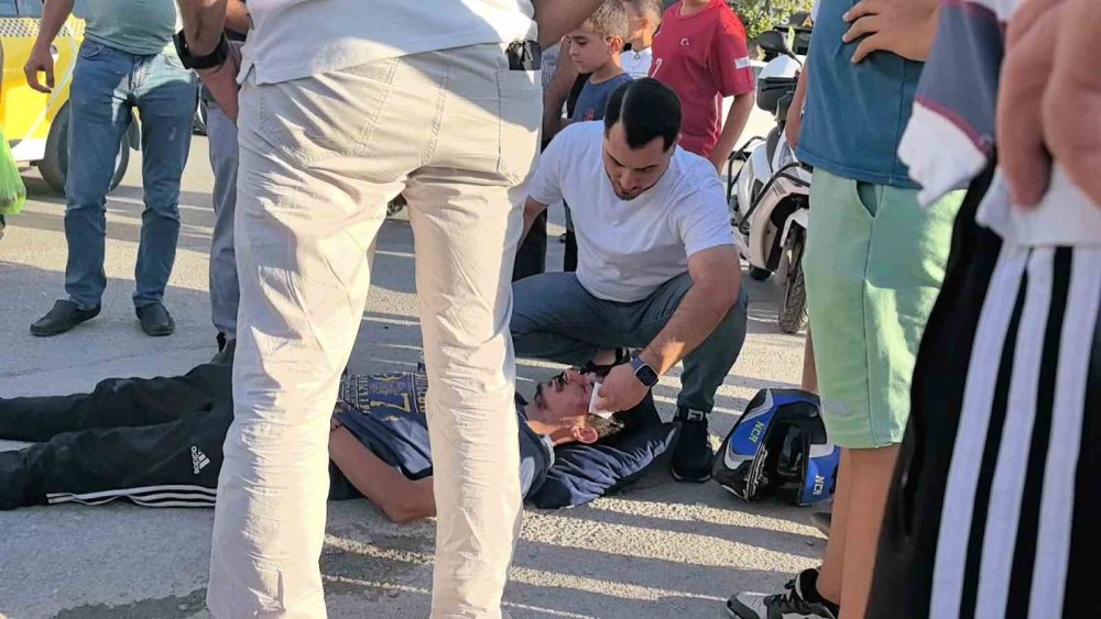 Taksi ile Motosiklet Çarpıştı
