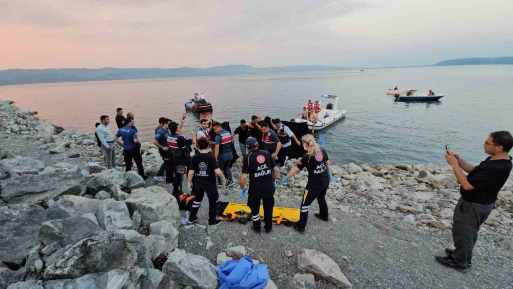 21 Yaşındaki Genç Yüzmek İçin Girdiği Gölde Boğuldu