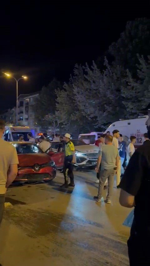 Zincirleme Kaza: 4 Yaralı