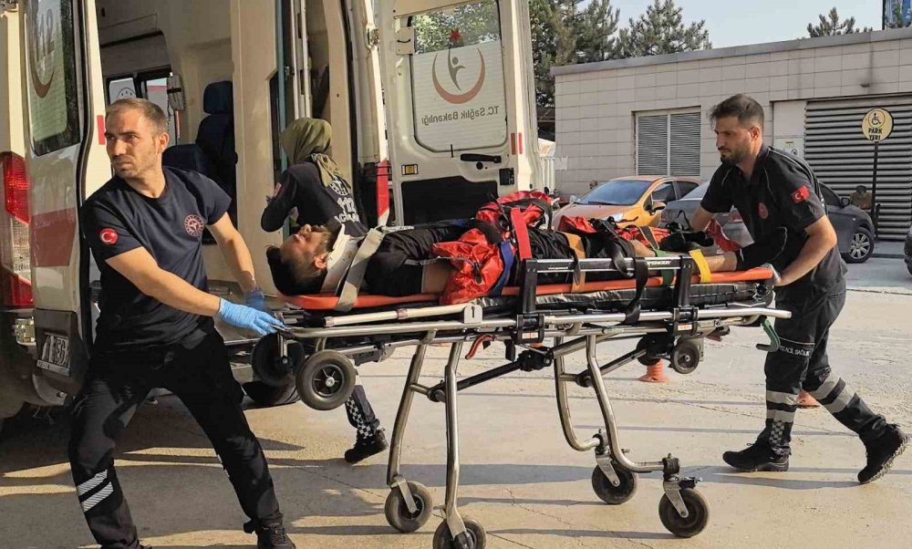 Çatı Çöktü: 29 Yaşındaki Genç Ağır Yaralandı