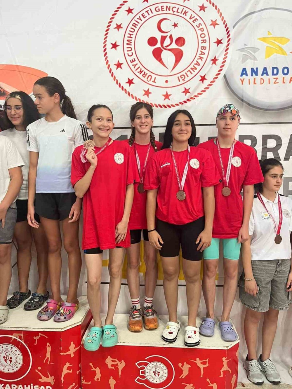 Yüzme Müsabakalarında Sporculardan Büyük Başarı