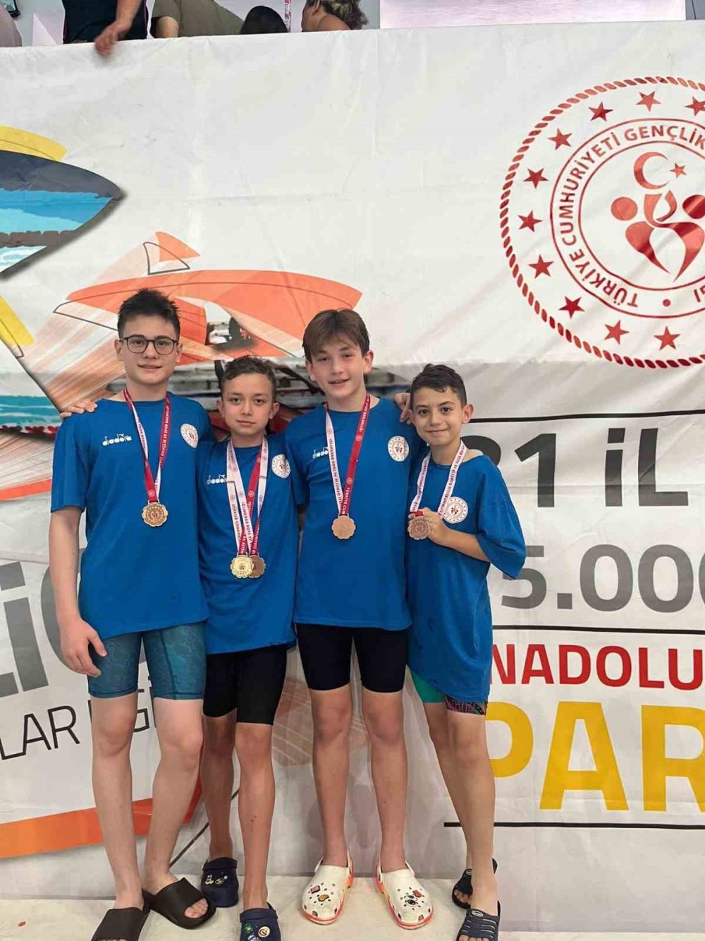 Yüzme Müsabakalarında Sporculardan Büyük Başarı
