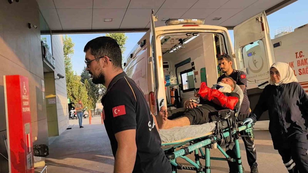 Kamyon İle Kamyonet Çarpıştı: 1 Yaralı