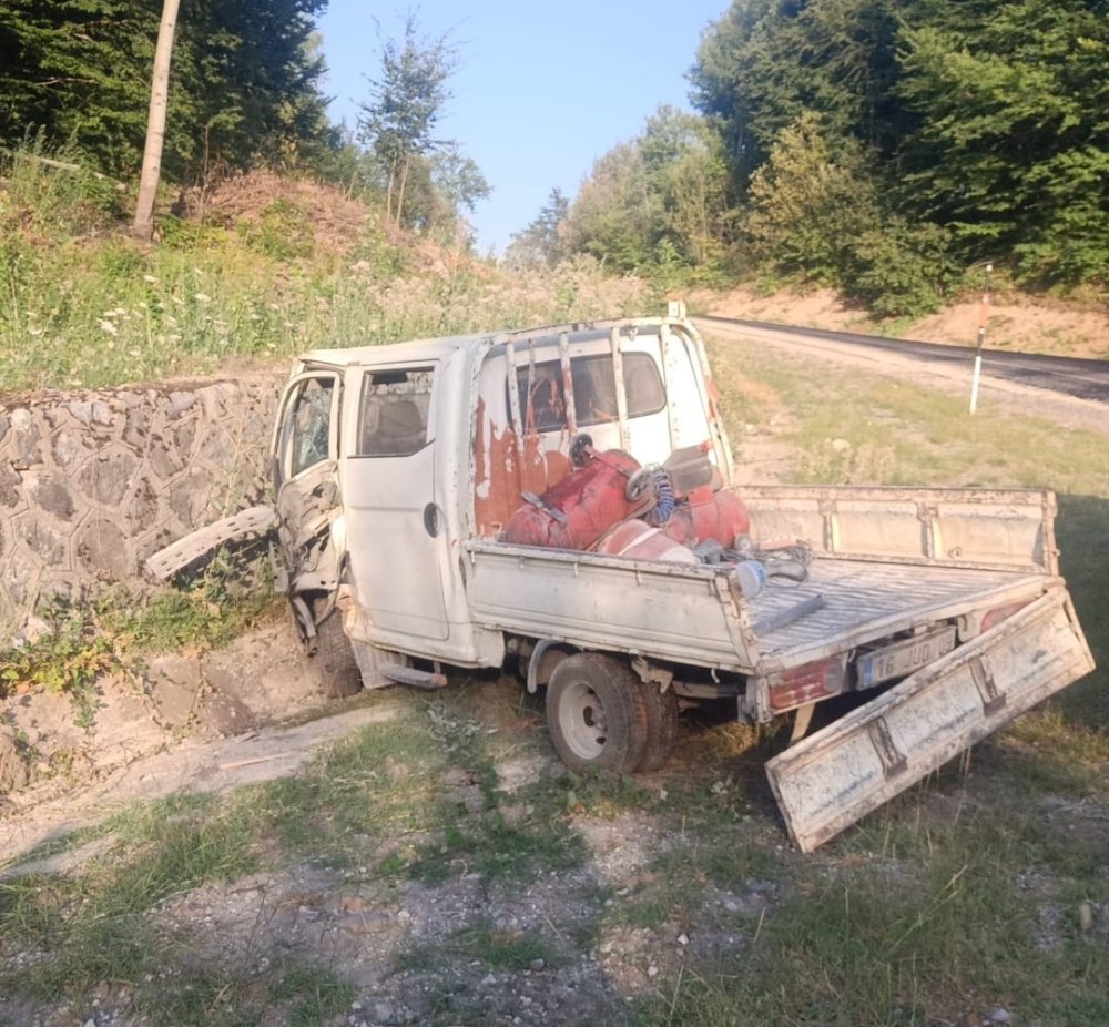 Kamyon İle Kamyonet Çarpıştı: 1 Yaralı